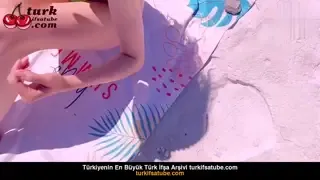 Poseidon, Hera'nın plajda çıplak bikiniyle göğüslerini açığa çıkarmasına neden oldu Ön İzleme