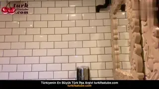 Kadın Tuvaletinde Saksılı Kadın Kardeşini Cazibeli Bir Şekilde Yönetiyor Ön İzleme