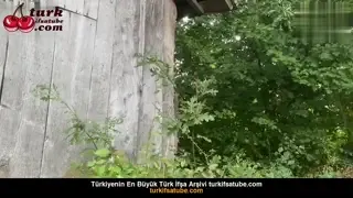 Hira Helis, köydeki elemana saksafon çalıyor, yüzüne patlatıyor Ön İzleme