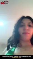 Malena'nın Kötü Hissetmesi Genç Kızın Amcık Parçasını Zevkle Parmakla Yalama Ön İzleme