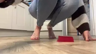 Hannah (It’s Hannah) Patreon ifşa Temizlik video Part 12 Ön İzleme