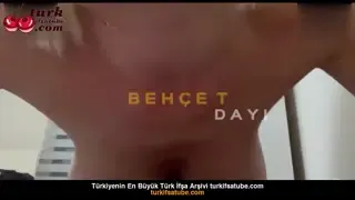 Çok seksi bayan, kardeşini kandırarak arkadan içeri girmeye ikna ediyor Ön İzleme