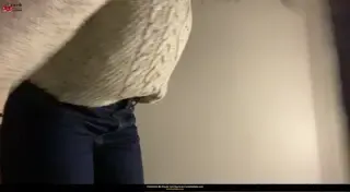 Yeni  Sokakta çıplak kalçaları açığa çıkaran seksi kadın Ön İzleme