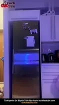 Şişman Kadın Mutfağın Koyu Tarafında Banyoda Titreşiyor Ön İzleme