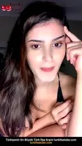 Tango, seksi bir kumaş ve mini kot pantolonla çıkıyor Ön İzleme