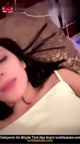 Tango Zeyna, kırmızı külotunu indirip götünü am sergiledi Ön İzleme