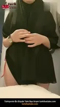 Türbanlı Öğretmenin Ders Sırasında Memelerini Açması Ön İzleme