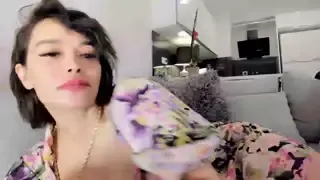 Fotomodel Zeynep StripChat ifşa videoları part 24 Ön İzleme