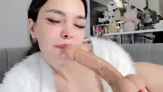 Fotomodel Zeynep StripChat ifşa videoları part 89 Ön İzleme