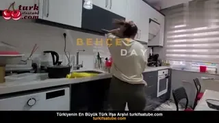 Zeynep Tümbek'in Çıplak Kardeşi Katılımcısı 10. Youtuber Videoyu Gösteriyor Ön İzleme