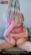 Kız kardeşini çıplak ve anal seks yapmaya ikna eden seksi bayan, onu 30 dakika sikiyor ve yüzüne patlıyor