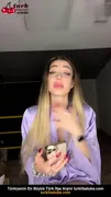 BenPoine HD Geceliğini gösteriyor ve çıplak bir gösteri yapıyor