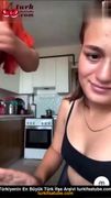 Lezbiyen Zeynep, iki arkadaşıyla birlikte çıplak bir şekilde yayınlandı