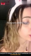 Sakso-oral seks, Cazibe'nin çıplak arkadan gelmesiyle kardeşini kandırıyor